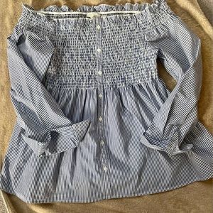 Off-the-shoulder smocked peplum blouse!🤍💙🤍